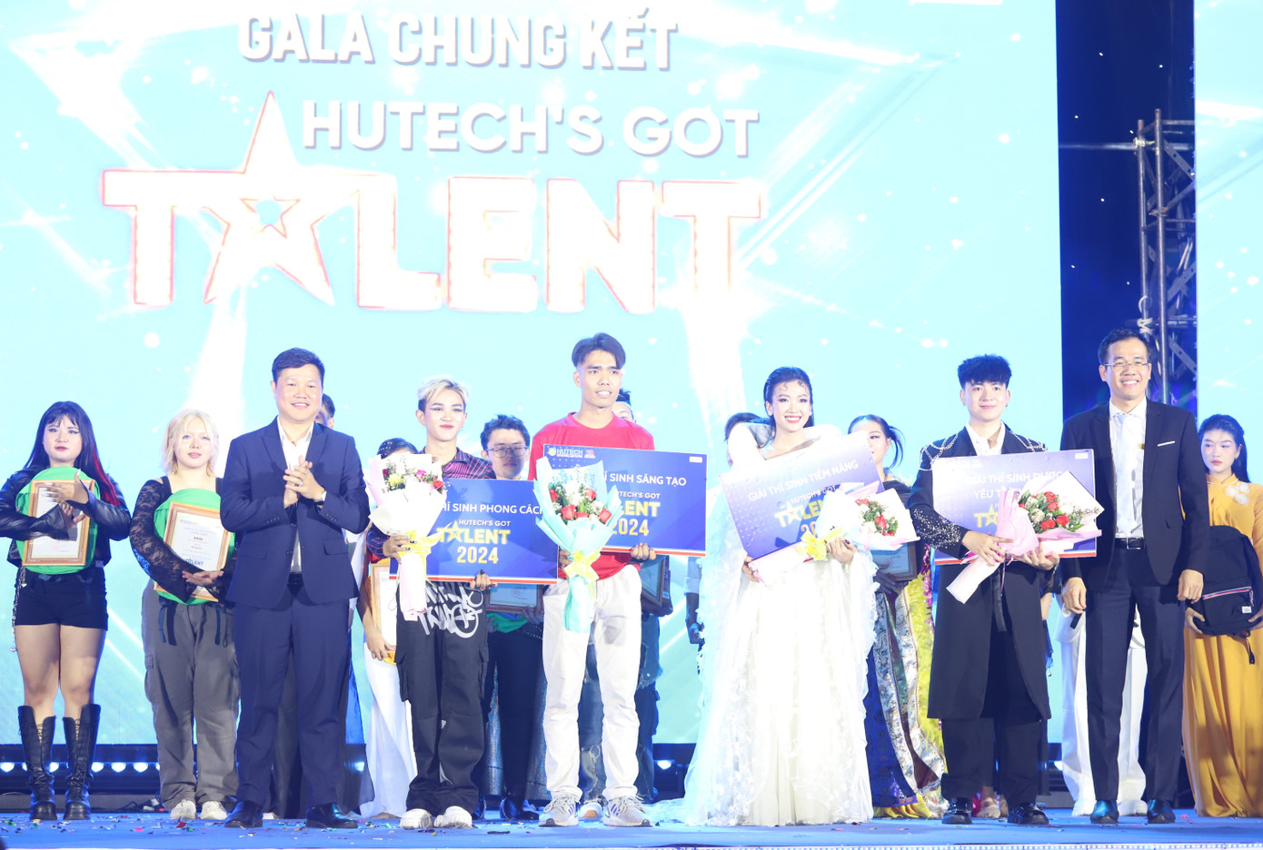 Ngoài các giải thưởng chính, Ban tổ chức cũng trao các giải phụ gồm: Giải thí sinh được yêu thích nhất, Giải thí sinh tiềm năng, Thí sinh phong cách.