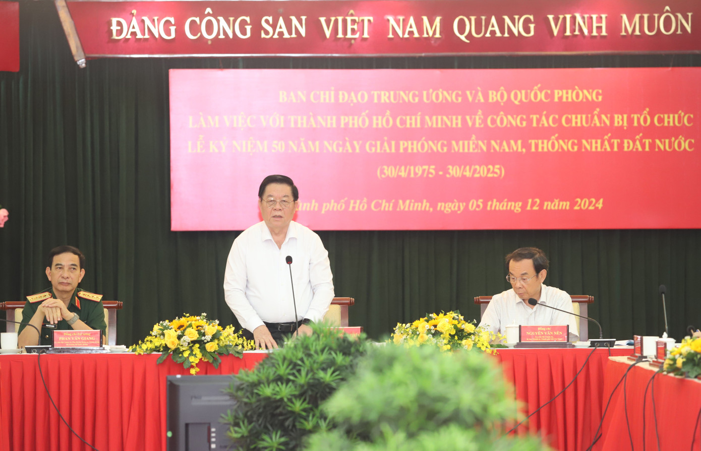 Trưởng ban Tuyên giáo Trung ương Nguyễn Trọng Nghĩa nêu ý kiến tại buổi làm việc. Ảnh: Ngô Tùng