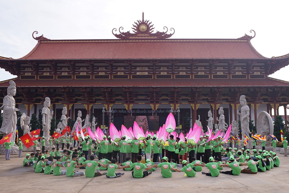 Đông đảo bạn trẻ tham gia xác lập kỷ lục tại hội trại. Đông đảo bạn trẻ tham gia xác lập kỷ lục tại hội trại.