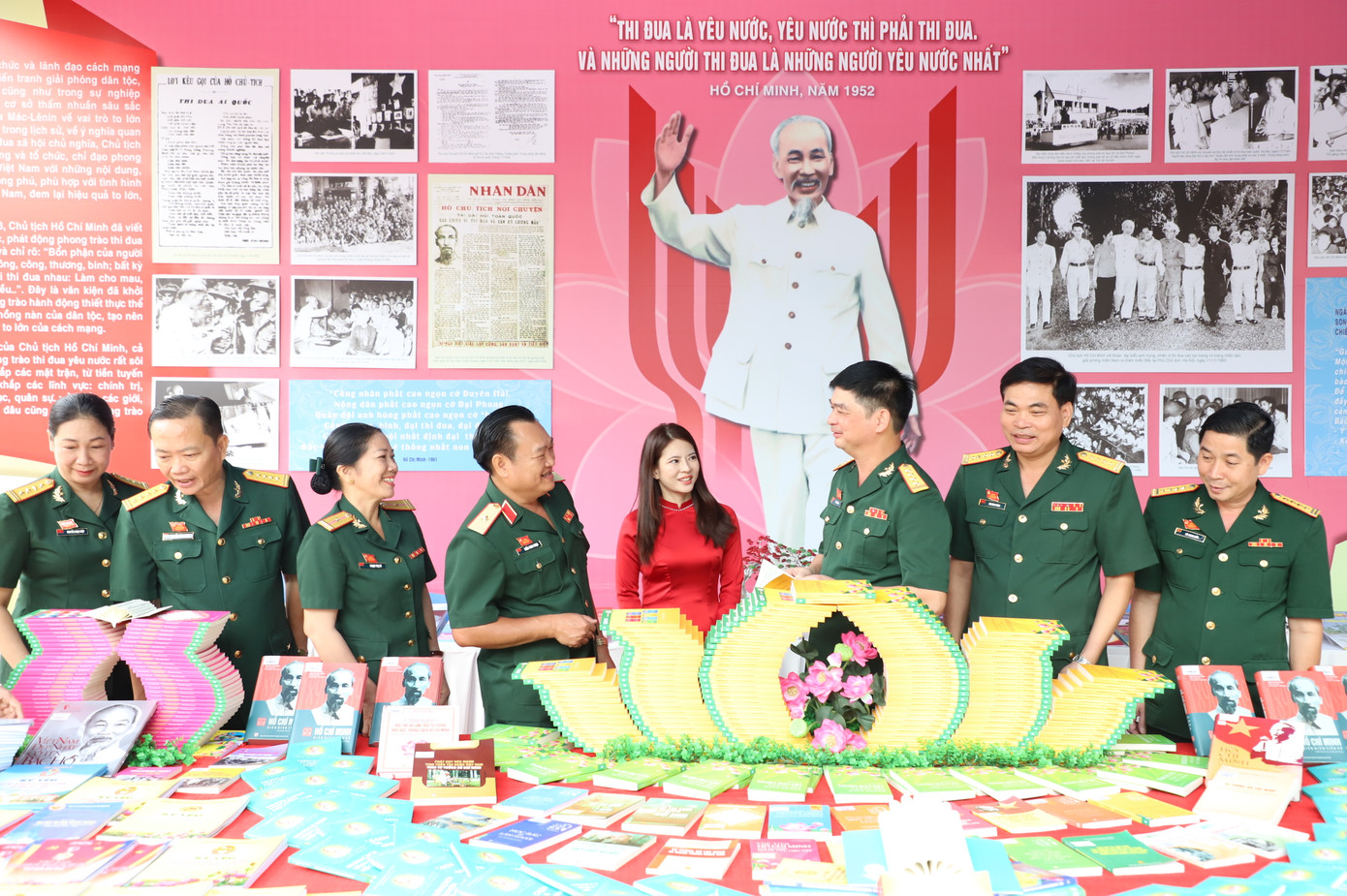 Cán bộ, chiến sĩ Quân khu 7 tham quan, học tập các mô hình, cách làm được giới thiệu tại đại hội.