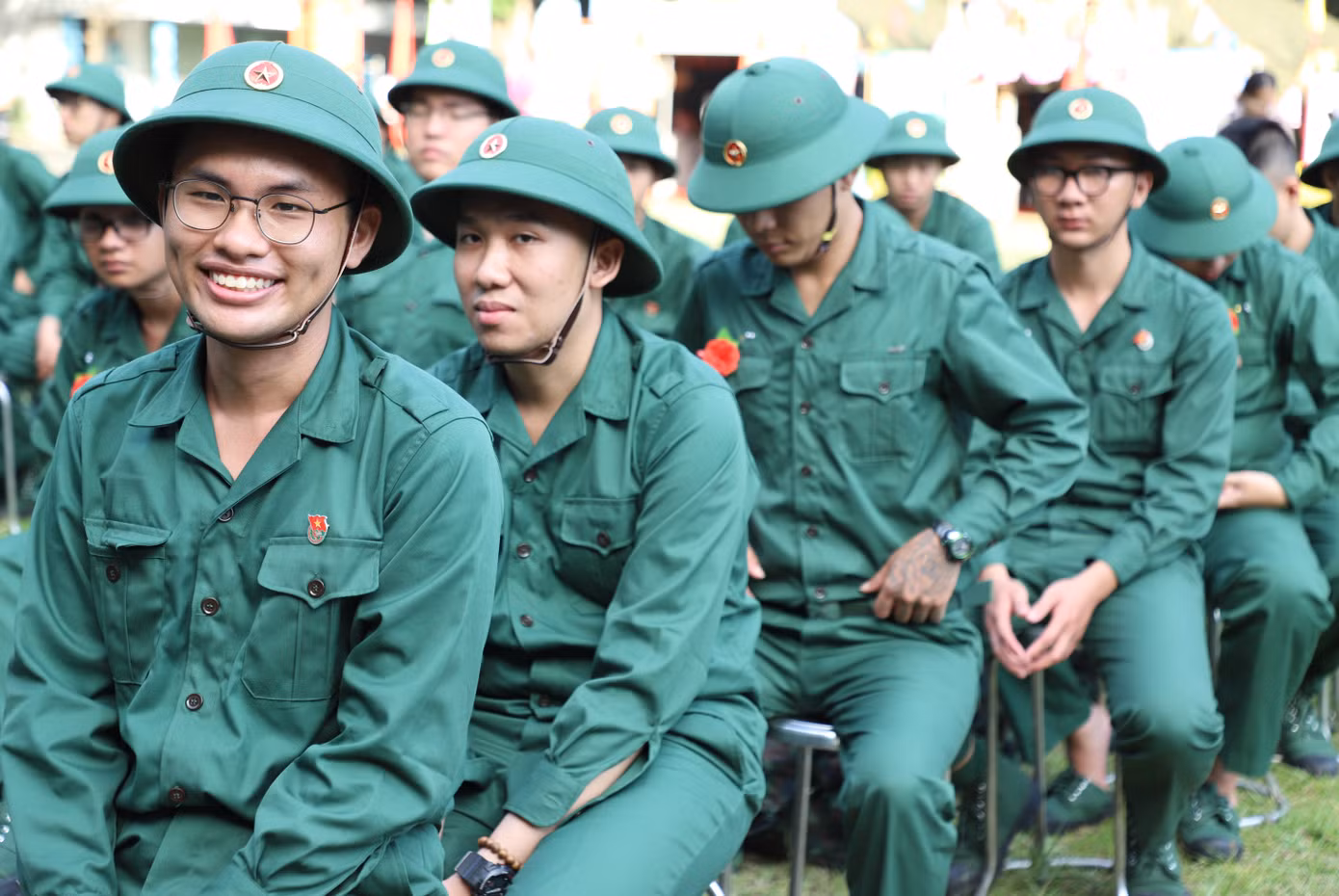 Gần 950 tân binh này được giao đến các đơn vị huấn luyện gồm: Sư đoàn Không quân 370 (Quân chủng Phòng không không quân), Sư đoàn Phòng không 377 (Quân khủng PKKQ), Trung đoàn Gia Định (Bộ Tư lệnh TPHCM), Lữ đoàn 957 (Vùng 4 Quân chủng Hải quân), Trung tâm Huấn luyện Vùng 4 Quân chủng Hải quân, Trung tâm Huấn luyện Vùng 2 Quân chủng Hải quân, Lữ đoàn 101 (Vùng 4 Quân chủng Hải quân), Lữ đoàn Tăng thiết giáp 26 (Quân khu 7), Trường Quân sự Quân khu 7, Công an TPHCM. Gần 950 tân binh này được giao đến các đơn vị huấn luyện gồm: Sư đoàn Không quân 370 (Quân chủng Phòng không không quân), Sư đoàn Phòng không 377 (Quân khủng PKKQ), Trung đoàn Gia Định (Bộ Tư lệnh TPHCM), Lữ đoàn 957 (Vùng 4 Quân chủng Hải quân), Trung tâm Huấn luyện Vùng 4 Quân chủng Hải quân, Trung tâm Huấn luyện Vùng 2 Quân chủng Hải quân, Lữ đoàn 101 (Vùng 4 Quân chủng Hải quân), Lữ đoàn Tăng thiết giáp 26 (Quân khu 7), Trường Quân sự Quân khu 7, Công an TPHCM.