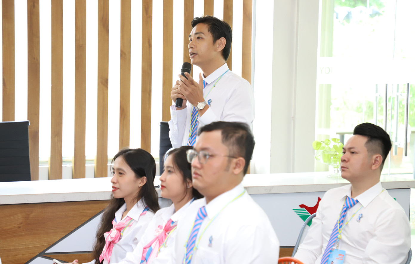 Trong khuôn khổ Đại hội, hơn 400 đại biểu đã tham gia các tổ thảo luận về các vấn đề giới trẻ quan tâm như đổi mới sáng tạo, lập thân, lập nghiệp; xây dựng môi trường xanh - nếp sống xanh; khơi dậy tinh thần yêu nước trong mỗi người trẻ...