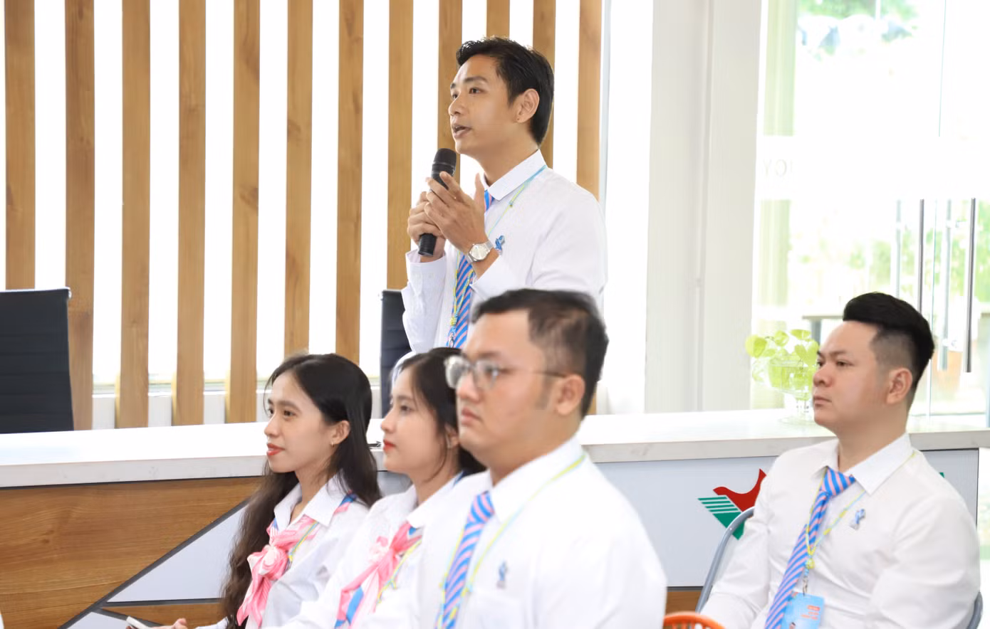 Trong khuôn khổ Đại hội, hơn 400 đại biểu đã tham gia các tổ thảo luận về các vấn đề giới trẻ quan tâm như đổi mới sáng tạo, lập thân, lập nghiệp; xây dựng môi trường xanh - nếp sống xanh; khơi dậy tinh thần yêu nước trong mỗi người trẻ...