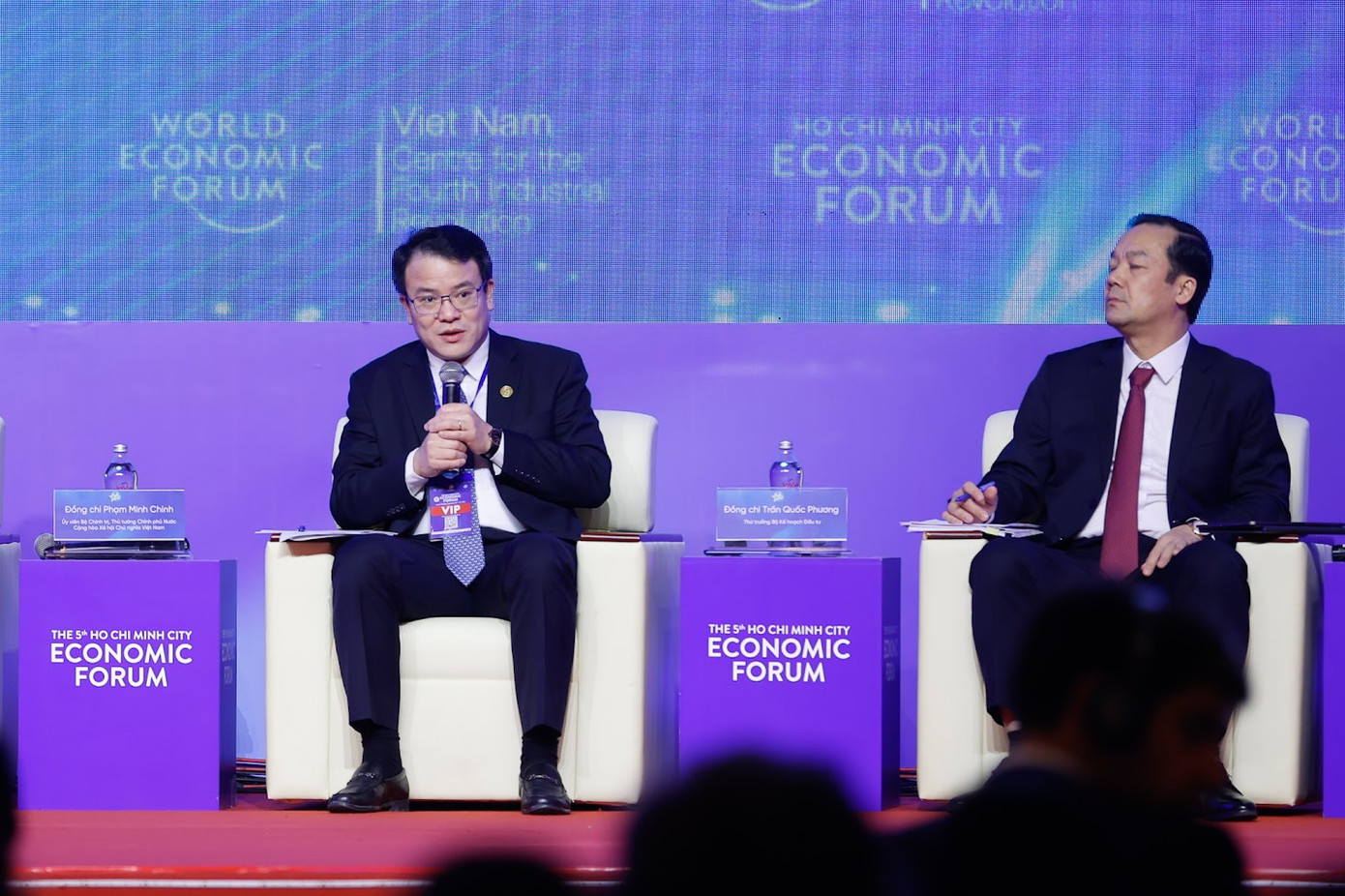 Thứ trưởng Trần Quang Phương trao đổi tại buổi đối thoại. Ảnh: VGP. Thứ trưởng Trần Quang Phương trao đổi tại buổi đối thoại. Ảnh: VGP.