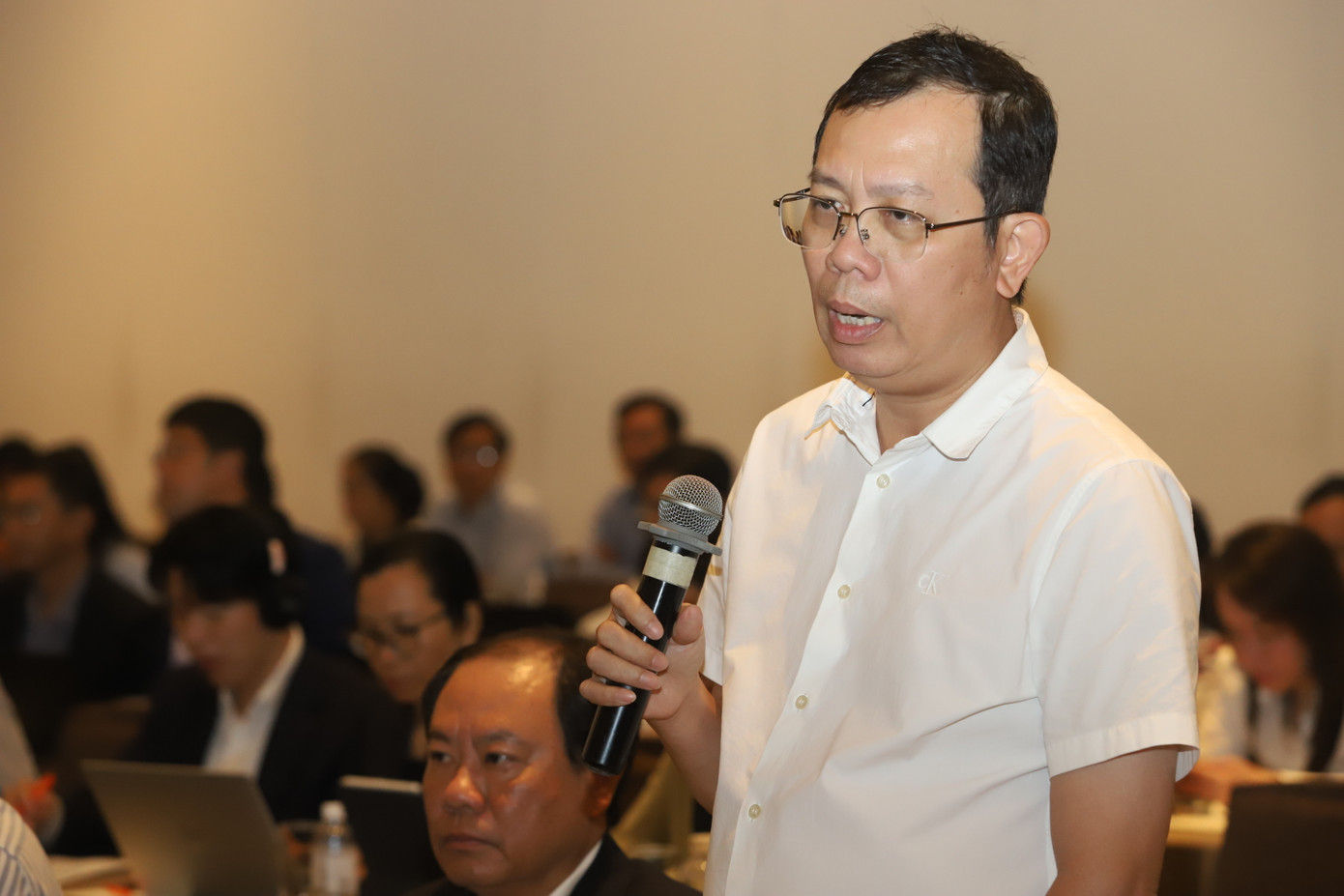 Ông Nguyễn Công Hoàn - Phó Giám đốc Cảng Hàng không quốc tế Tân Sơn Nhất - nêu thực trạng tại sân bay này. Ông Nguyễn Công Hoàn - Phó Giám đốc Cảng Hàng không quốc tế Tân Sơn Nhất - nêu thực trạng tại sân bay này.