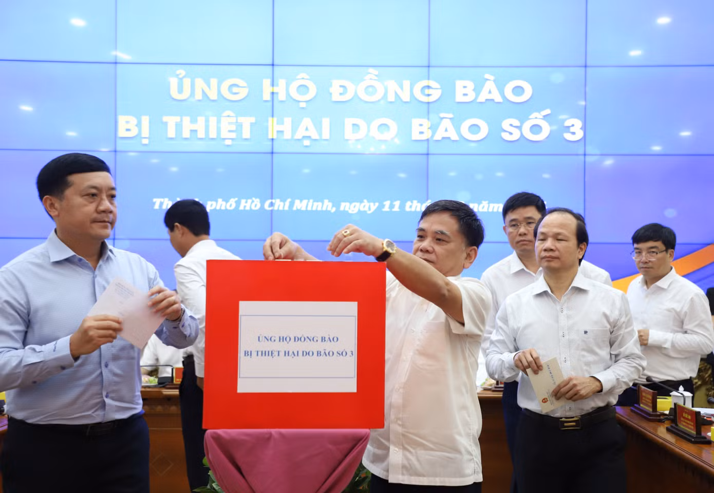 Các đại biểu dự họp cùng tham gia đóng góp. Ảnh: Ngô Tùng
