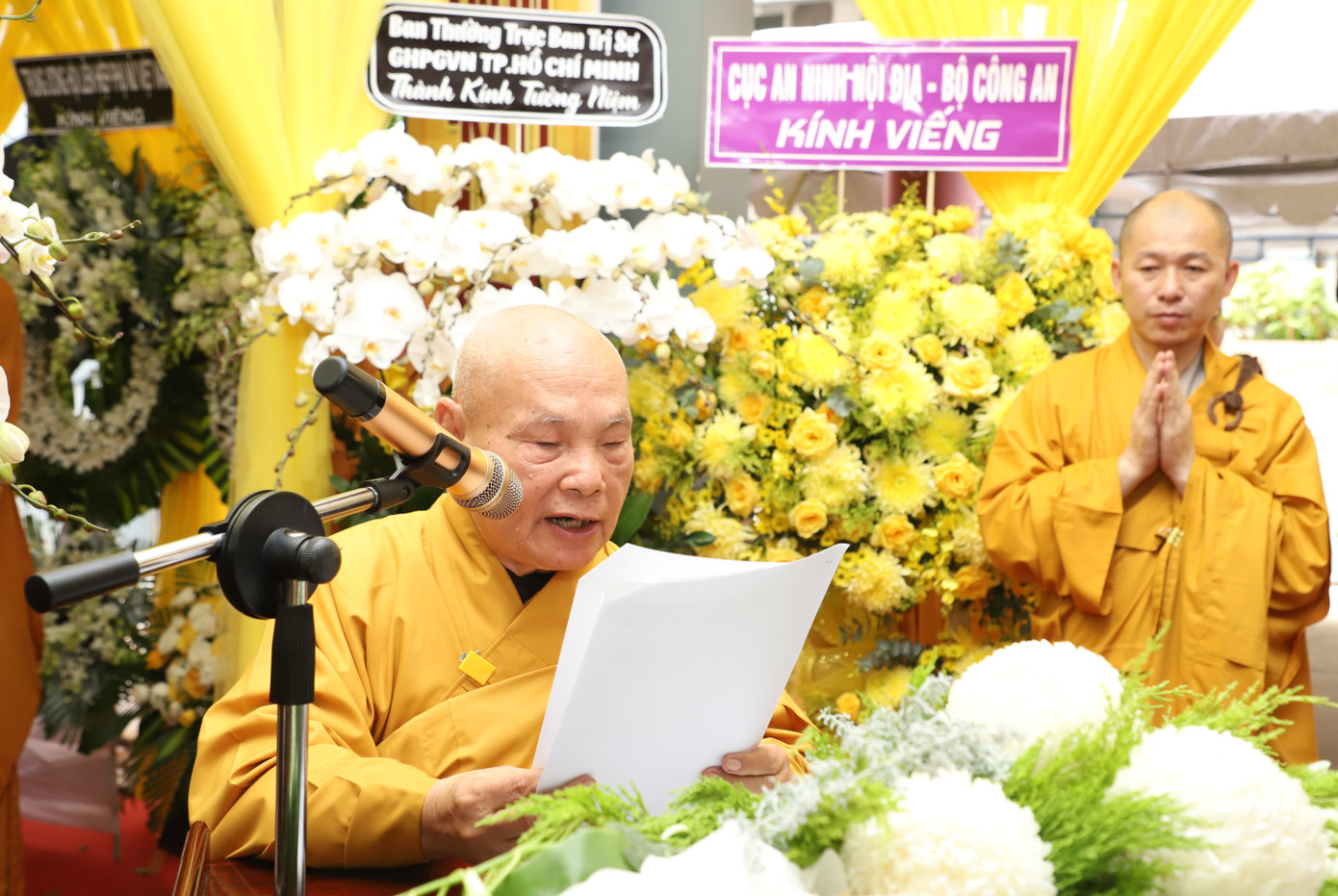 Đọc lời điếu tưởng niệm cố Hòa thượng Thích Huệ Trí, Trưởng lão Hòa thượng Thích Thiện Nhơn – Phó Pháp chủ Hội đồng chứng minh, Chủ tịch Hội đồng Trị sự GHPGVN, nêu rõ trên các cương vị, chức vụ đảm nhiệm, Hòa thượng Thích Huệ Trí đã có nhiều đóng góp tích cực, hoàn thành xuất sắc các phật sự mà Trung ương Giáo hội tín nhiệm giao phó. Với hơn 70 năm trụ thế, 50 năm thực hành phò tá đạo và cống hiến suốt đời mình cho đạo pháp, dân tộc, phục vụ chúng sinh, Hòa thượng đã để lại cho đời, cho đạo một tấm gương đạo hạnh sáng ngời. Công đức, đạo hạnh của ngài sẽ còn mãi mãi với nhân gian, trong lòng người con Phật và trang sử rạng ngời của Phật giáo Việt Nam thời hiện đại. Đọc lời điếu tưởng niệm cố Hòa thượng Thích Huệ Trí, Trưởng lão Hòa thượng Thích Thiện Nhơn – Phó Pháp chủ Hội đồng chứng minh, Chủ tịch Hội đồng Trị sự GHPGVN, nêu rõ trên các cương vị, chức vụ đảm nhiệm, Hòa thượng Thích Huệ Trí đã có nhiều đóng góp tích cực, hoàn thành xuất sắc các phật sự mà Trung ương Giáo hội tín nhiệm giao phó. Với hơn 70 năm trụ thế, 50 năm thực hành phò tá đạo và cống hiến suốt đời mình cho đạo pháp, dân tộc, phục vụ chúng sinh, Hòa thượng đã để lại cho đời, cho đạo một tấm gương đạo hạnh sáng ngời. Công đức, đạo hạnh của ngài sẽ còn mãi mãi với nhân gian, trong lòng người con Phật và trang sử rạng ngời của Phật giáo Việt Nam thời hiện đại.