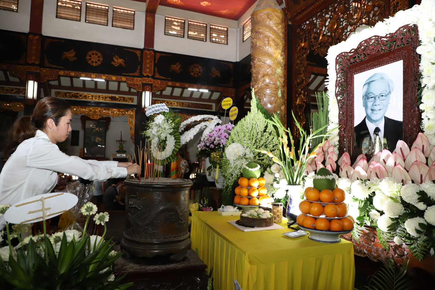 Hồng Mẫn đến kính viếng Tổng Bí thư Nguyễn Phú Trọng. Ảnh: Ngô Tùng