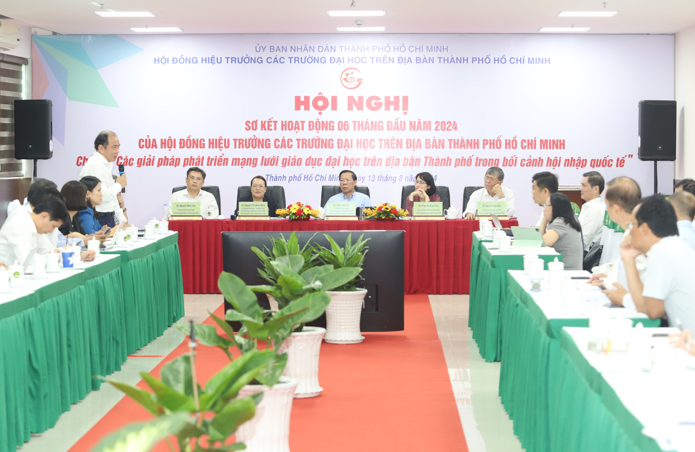 Quang cảnh buổi làm việc.