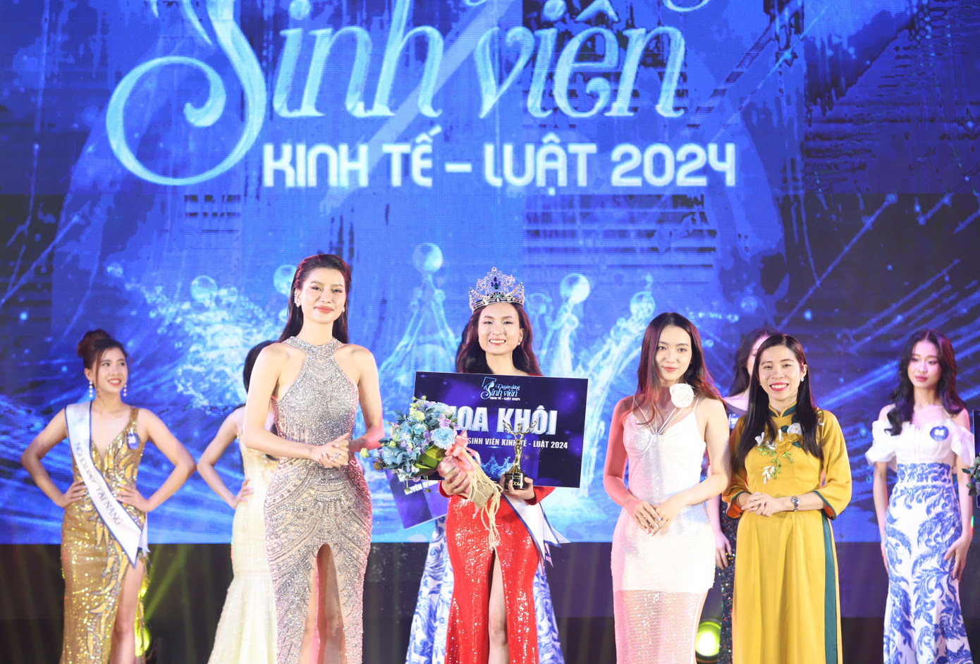 Nguyễn Thị Mỹ Linh giành chiến thắng thuyết phục trong đêm thi quyết định.