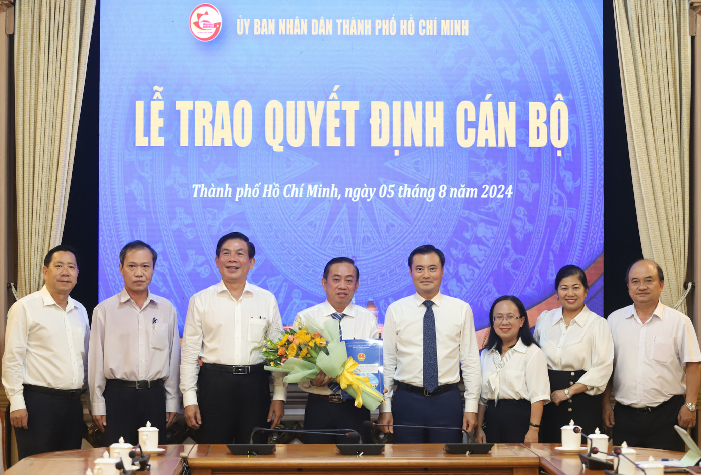 Lãnh đạo TPHCM cùng cấp ủy đơn vị chúc mừng ông Trịnh Linh Phương nhận nhiệm vụ mới. Lãnh đạo TPHCM cùng cấp ủy đơn vị chúc mừng ông Trịnh Linh Phương nhận nhiệm vụ mới.