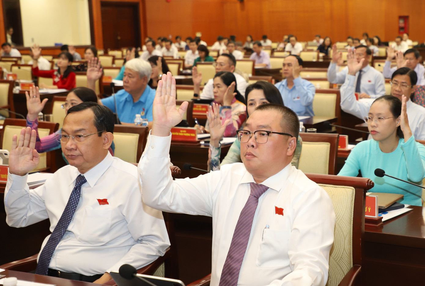 Đại biểu HĐND TPHCM thông qua quyết sách tại kỳ họp. Ảnh: Ngô Tùng Đại biểu HĐND TPHCM thông qua quyết sách tại kỳ họp. Ảnh: Ngô Tùng
