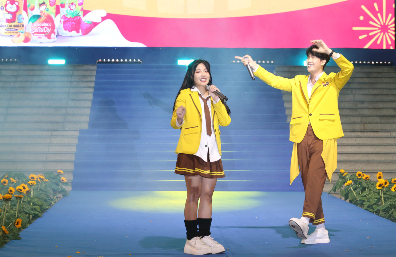 Khép lại chương trình là phần biểu diễn, giao lưu của các nghệ sĩ khách mời trong khuôn khổ ngày hội Connect Fest 2024. Ảnh: Ngô Tùng