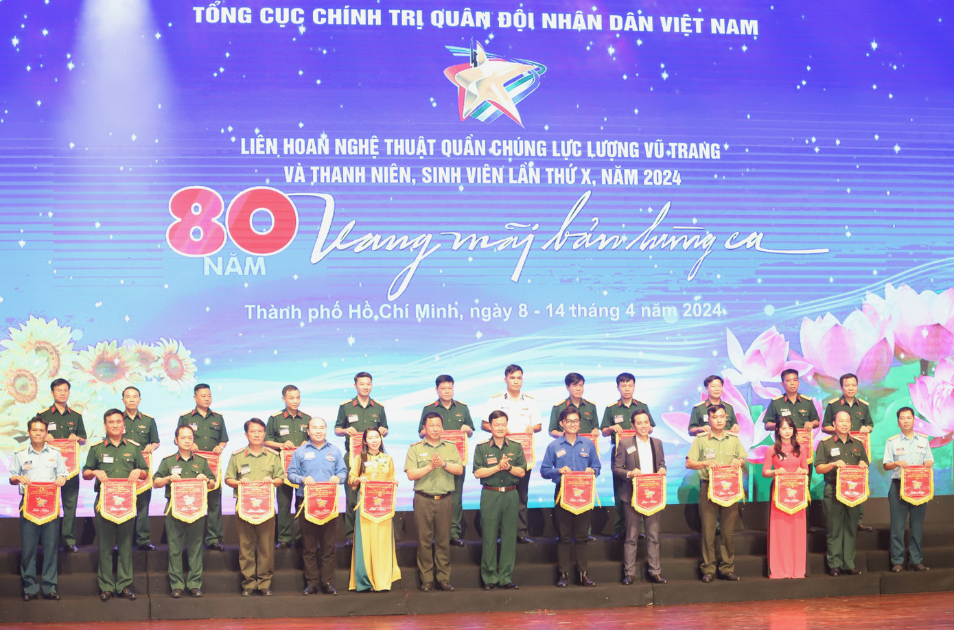 Liên hoan NTQC lực lượng vũ trang và thanh niên, sinh viên lần thứ 10 - Khu vực I có sự tham gia của 927 diễn viên thuộc 24 đoàn NTQC.