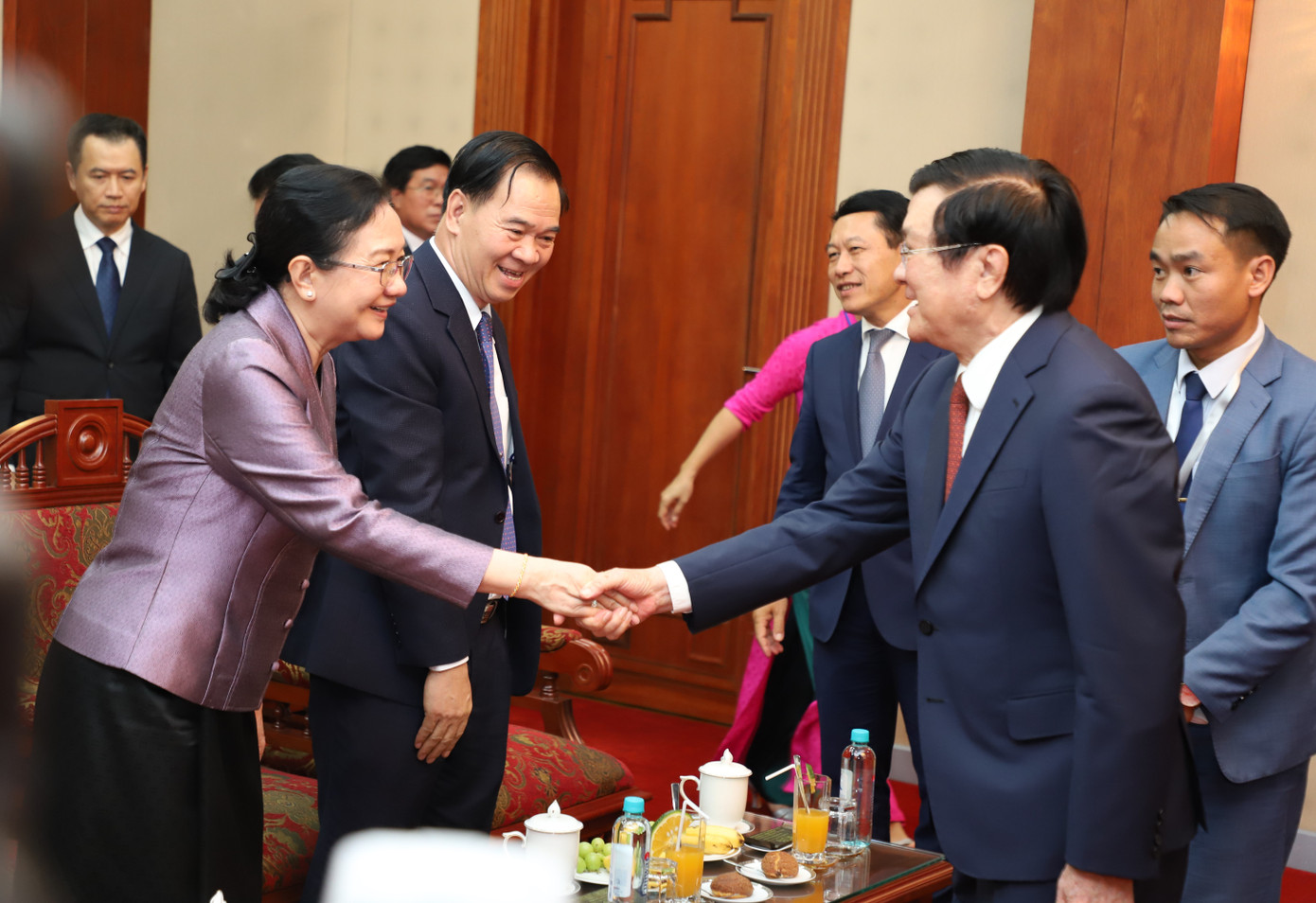 Nguyên Chủ tịch nước Trương Tấn Sang gặp gỡ các thành viên Đoàn cấp cao Lào sang thăm và làm việc tại TPHCM (Ảnh: Ngô Tùng) Nguyên Chủ tịch nước Trương Tấn Sang gặp gỡ các thành viên Đoàn cấp cao Lào sang thăm và làm việc tại TPHCM (Ảnh: Ngô Tùng)