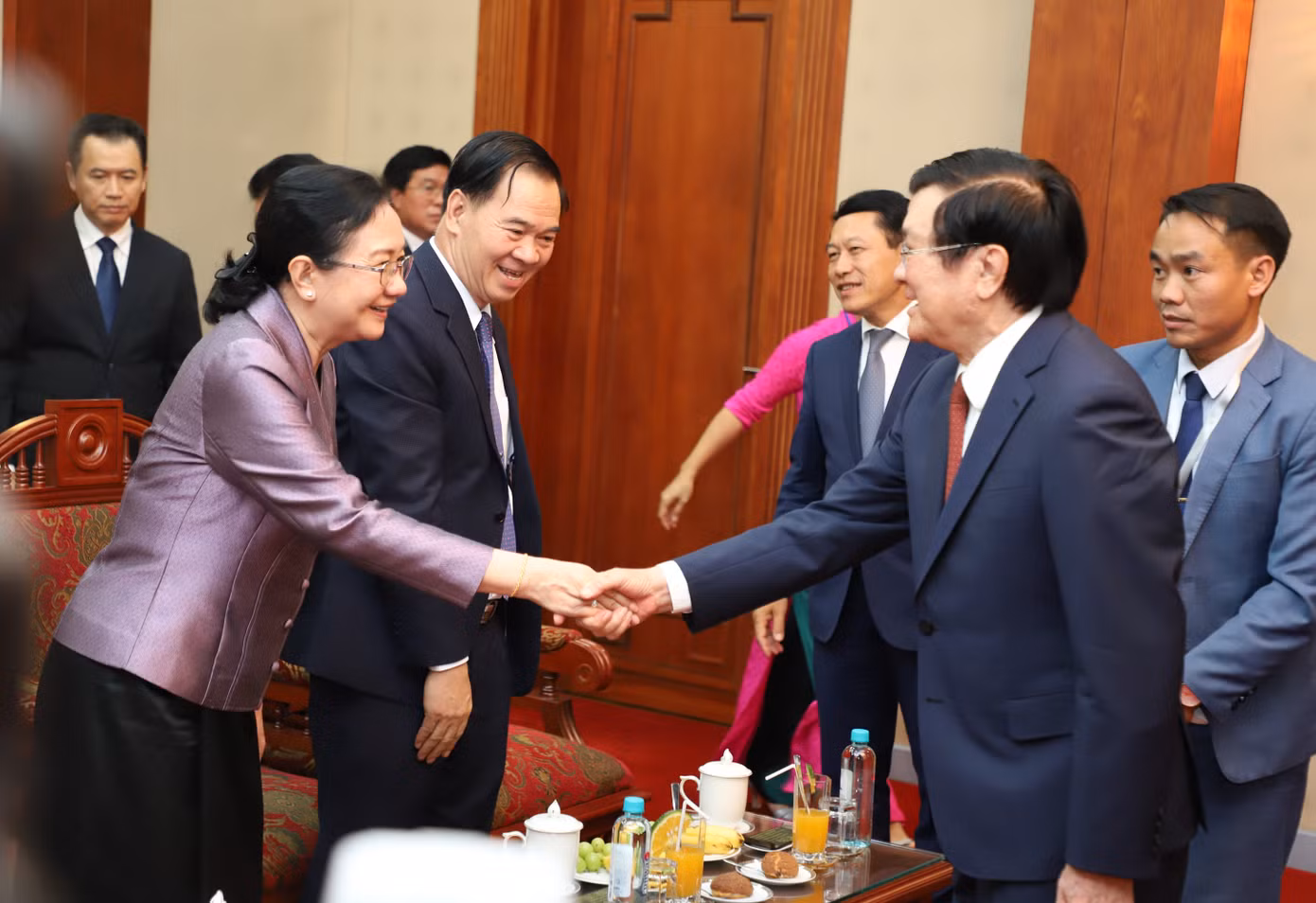 Nguyên Chủ tịch nước Trương Tấn Sang gặp gỡ các thành viên Đoàn cấp cao Lào sang thăm và làm việc tại TPHCM (Ảnh: Ngô Tùng) Nguyên Chủ tịch nước Trương Tấn Sang gặp gỡ các thành viên Đoàn cấp cao Lào sang thăm và làm việc tại TPHCM (Ảnh: Ngô Tùng)