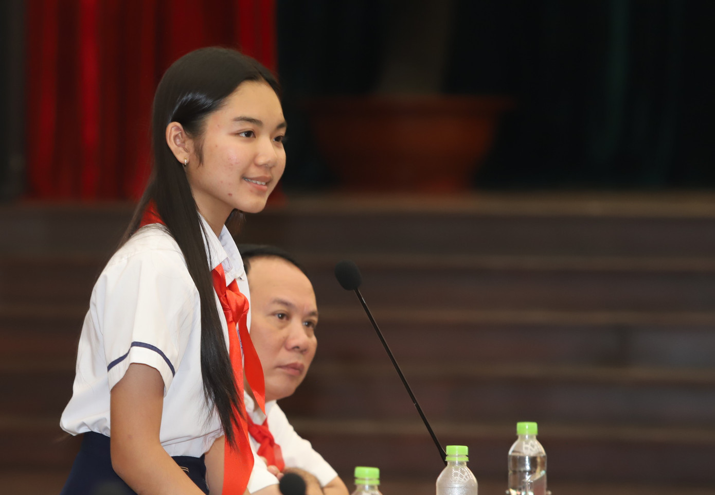 Tố Uyên chia sẻ tại buổi gặp gỡ. Tố Uyên chia sẻ tại buổi gặp gỡ.