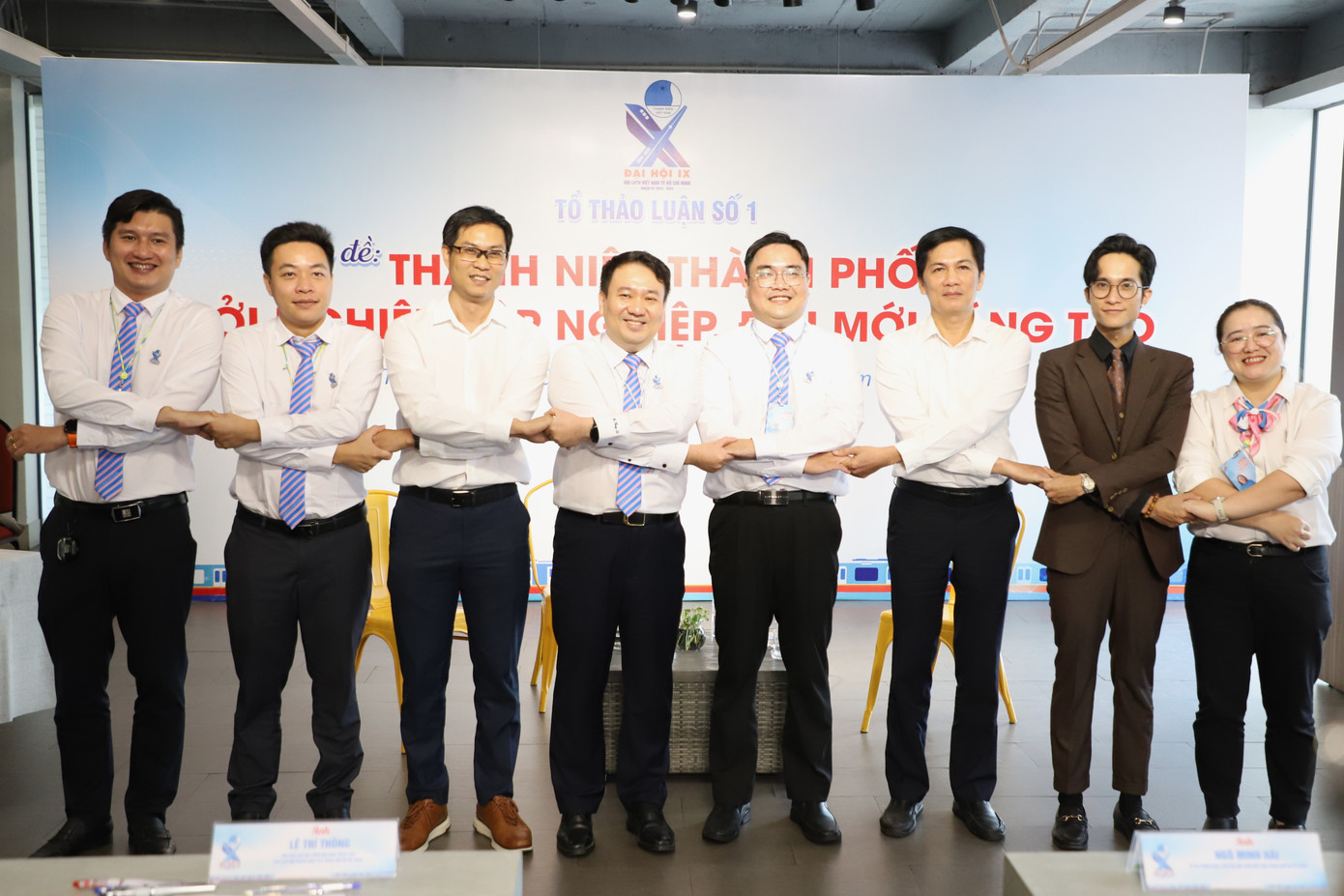 Anh Ngô Minh Hải (thứ 4 từ phải qua) cùng các đại biểu dự đại hội. Anh Ngô Minh Hải (thứ 4 từ phải qua) cùng các đại biểu dự đại hội.