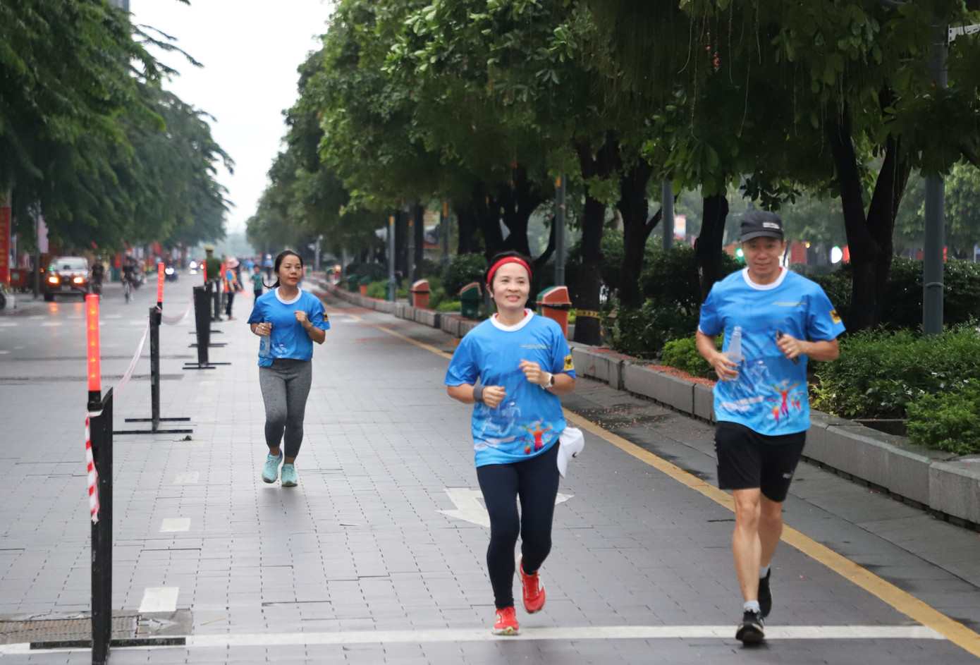 Các runner bắt đầu kỳ nghỉ lễ Quốc khánh với một buổi sáng đầy năng lượng khi có dịp tham gia chương trình và lan tỏa những điều ý nghĩa. Các runner bắt đầu kỳ nghỉ lễ Quốc khánh với một buổi sáng đầy năng lượng khi có dịp tham gia chương trình và lan tỏa những điều ý nghĩa.