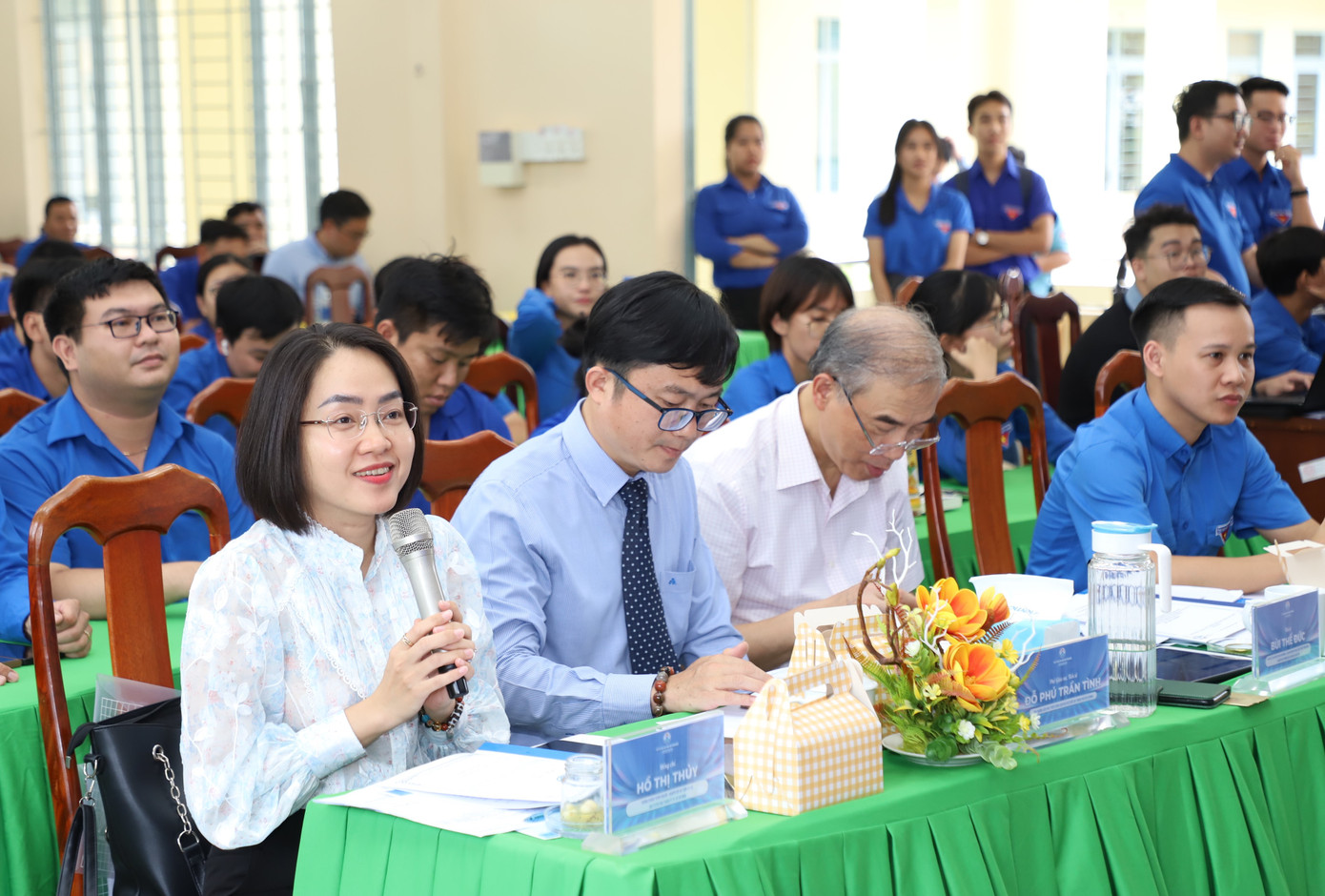 Tại buổi thi, các chuyên gia cũng góp ý, trao đổi thêm để giúp thí sinh hoàn thiện những chủ đề báo cáo. Tại buổi thi, các chuyên gia cũng góp ý, trao đổi thêm để giúp thí sinh hoàn thiện những chủ đề báo cáo.