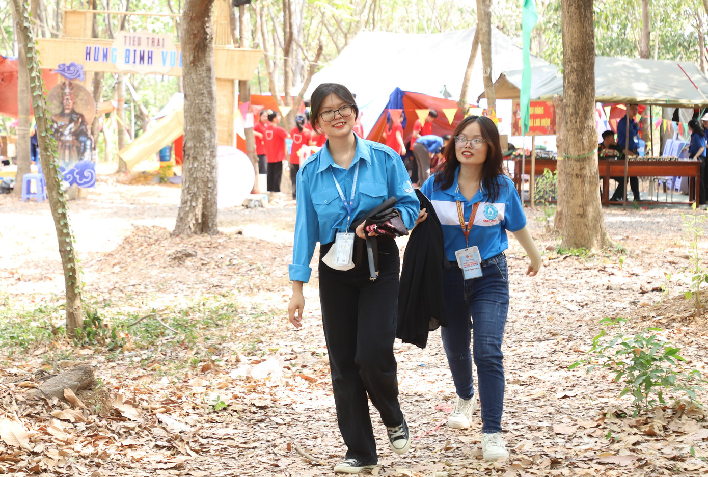 Đến với hội trại, bạn trẻ có dịp xây dựng, bài trí lều trại, tham gia các trò chơi lý thú, qua đó tích lũy, bồi dưỡng các kỹ năng cần thiết. Đến với hội trại, bạn trẻ có dịp xây dựng, bài trí lều trại, tham gia các trò chơi lý thú, qua đó tích lũy, bồi dưỡng các kỹ năng cần thiết.