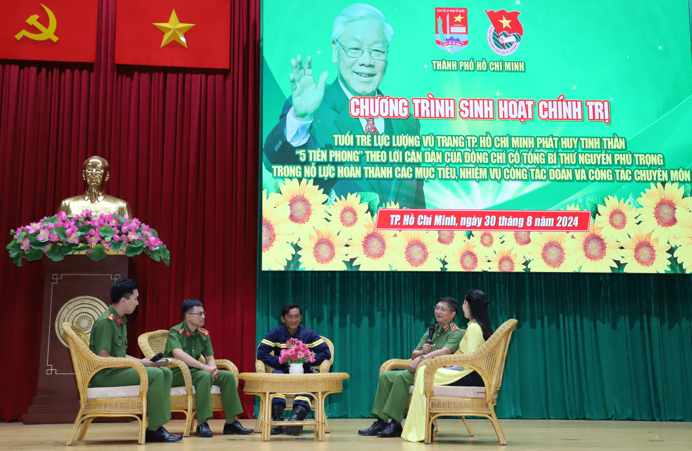 PGS.TS Vũ Đức Khiển trao đổi tại buổi sinh hoạt ôn lại lời căn dặn của cố Tổng Bí thư Nguyễn Phú Trọng. PGS.TS Vũ Đức Khiển trao đổi tại buổi sinh hoạt ôn lại lời căn dặn của cố Tổng Bí thư Nguyễn Phú Trọng.