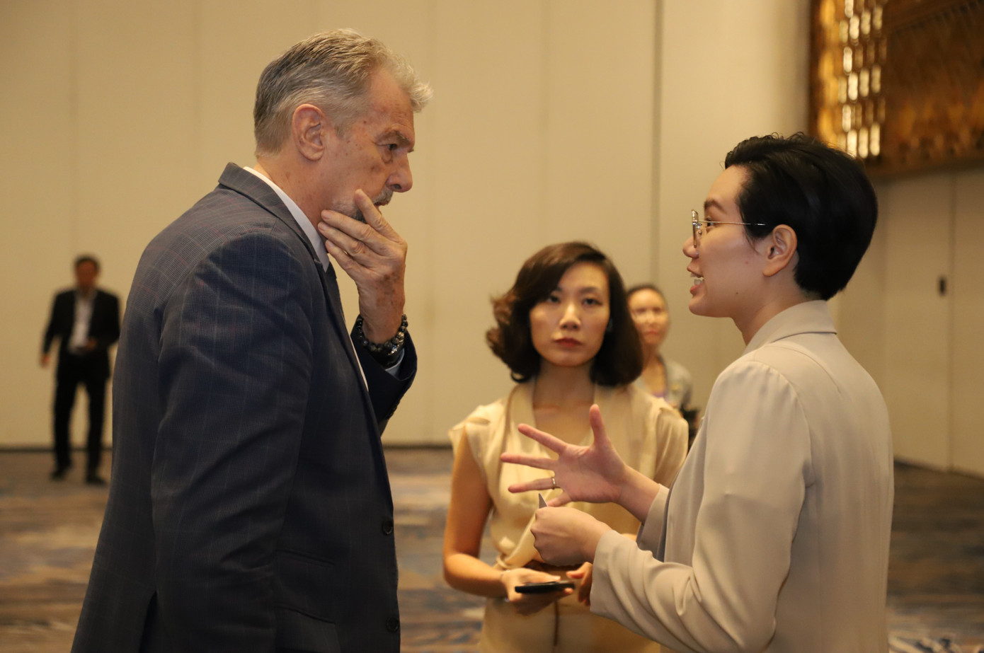 Các doanh nghiệp FDI trao đổi bên lề buổi đối thoại. Ảnh: Ngô Tùng. Các doanh nghiệp FDI trao đổi bên lề buổi đối thoại. Ảnh: Ngô Tùng.