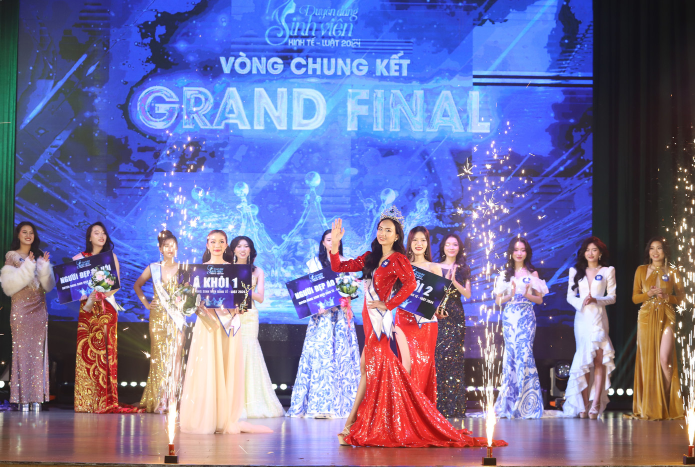 Mỹ Linh và những bước đi đầu tiên trong nhiệm kỳ Hoa khôi.