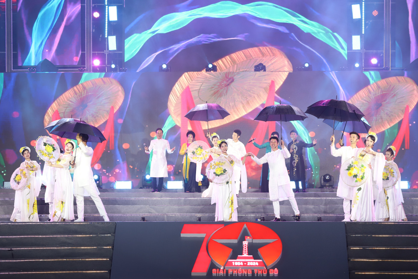 Tham gia đêm nghệ thuật có nhiều nghệ sĩ tên tuổi như: NSND Thanh Bình, NSƯT Phương Mây, Việt Thắng, Ngọc Bích, Quốc Khanh, ca sĩ Quách Mai Thy, Tiến Hưng cùng Nhà hát Múa rối Thăng Long, vũ đoàn Emmy.