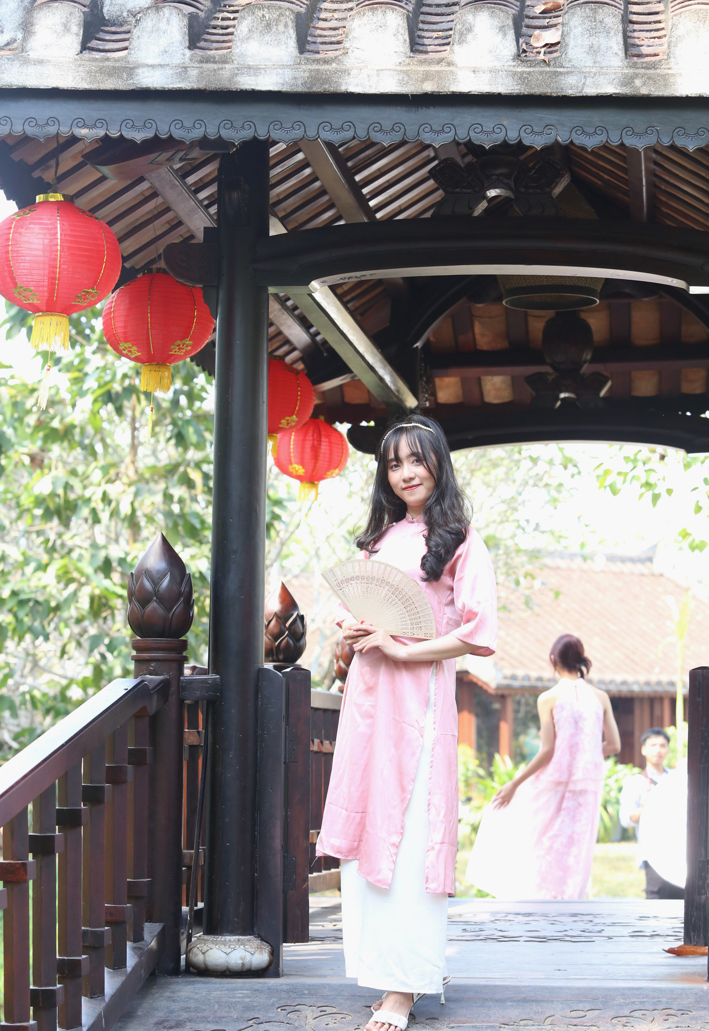 Lần đầu chụp ảnh ở Bảo tàng Áo dài, Lê Thị Như Ngọc (sinh viên Trường Đại học Công nghiệp TPHCM) cho biết diện áo dài chụp ảnh ở bảo tàng sẽ đẹp hơn khi nơi này có không gian cổ xưa. Ngoài chụp ảnh Tết ở bảo tàng, nữ sinh cho biết cũng chụp thêm ở Công viên văn hóa Gò Vấp.