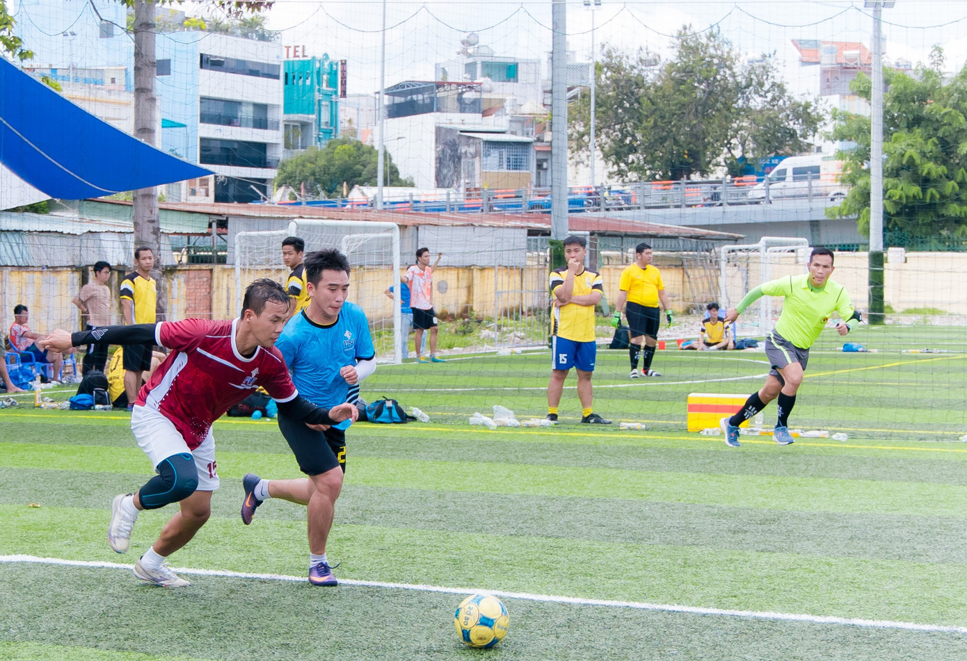 Các cầu thủ ra sức thi tài tại giải đấu. Ảnh: BTC