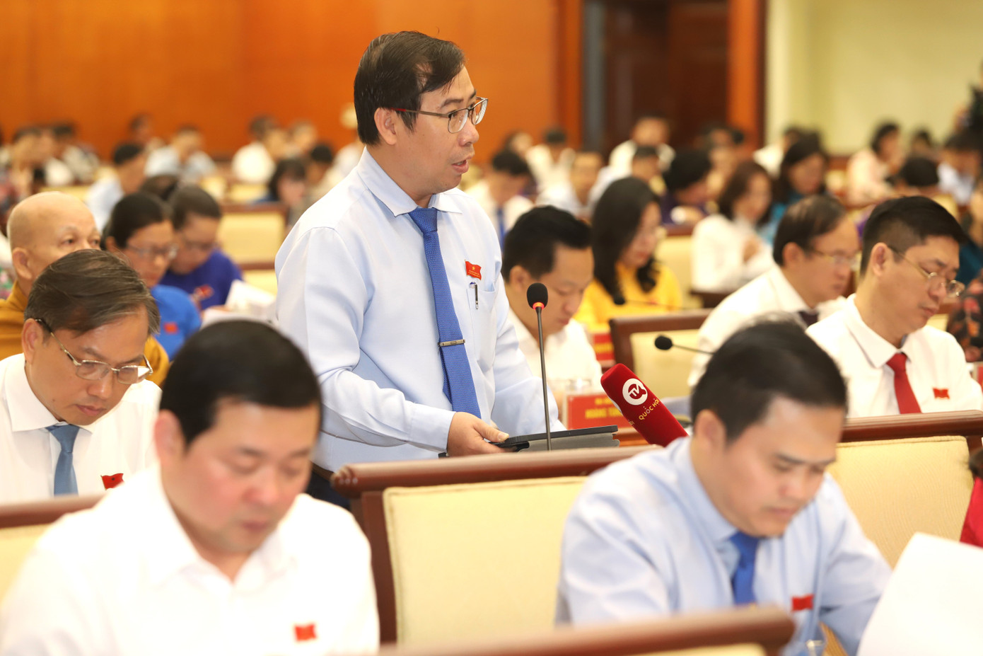 Đại biểu thảo luận một số nội dung liên quan đến tờ trình tại kỳ họp. Đại biểu thảo luận một số nội dung liên quan đến tờ trình tại kỳ họp.