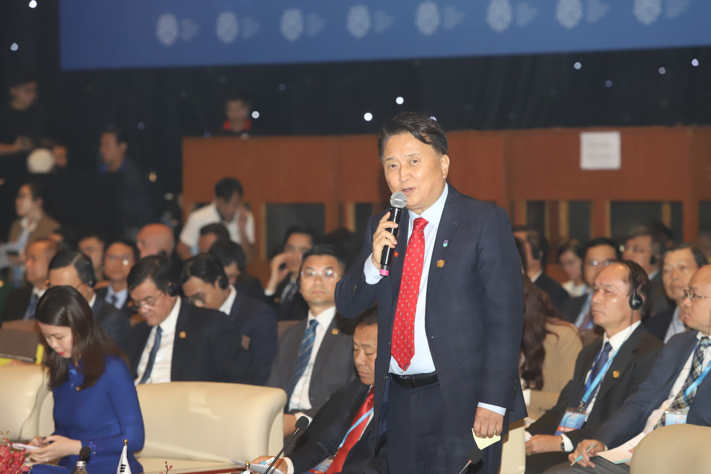 Đại diện các địa phương đối tác hữu nghị với TPHCM chia sẻ tại buổi đối thoại. Đại diện các địa phương đối tác hữu nghị với TPHCM chia sẻ tại buổi đối thoại.