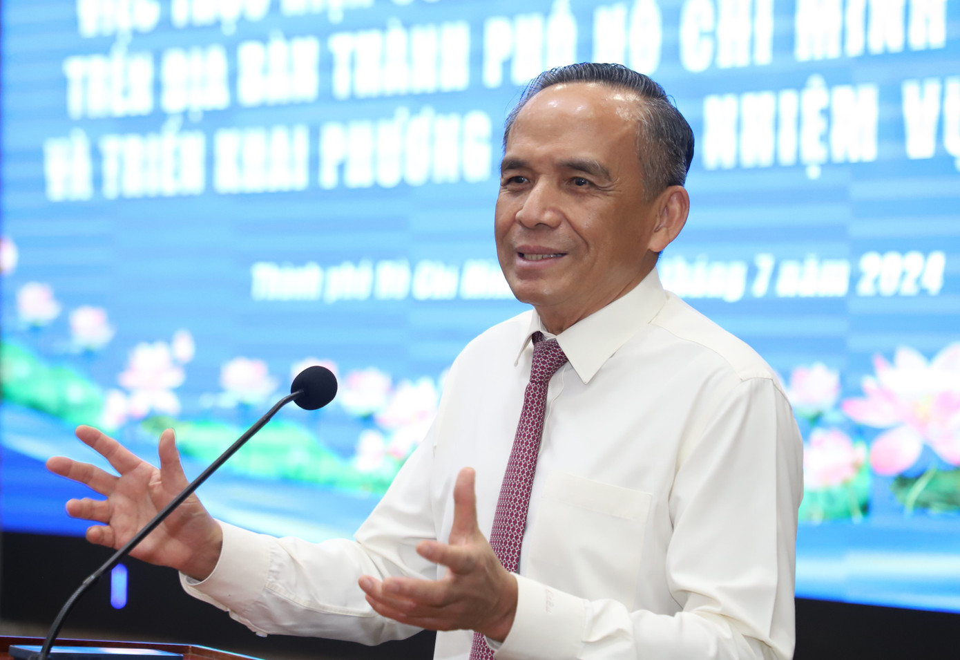 Ông Lê Hoàng Châu nêu ý kiến tại hội nghị. Ảnh: Ngô Tùng Ông Lê Hoàng Châu nêu ý kiến tại hội nghị. Ảnh: Ngô Tùng