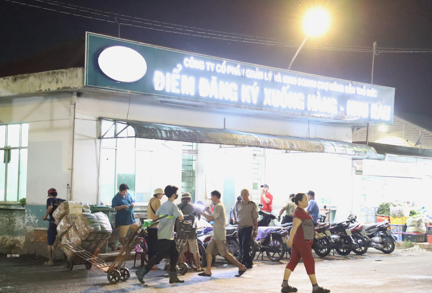 HĐND TPHCM đề xuất lắp đặt camera giám sát tại các khu vực xung quanh chợ đầu mối.