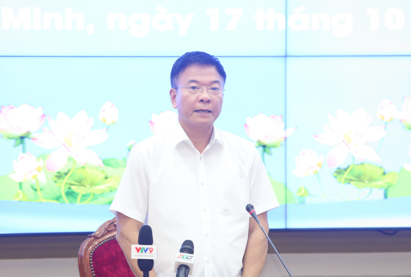 Phó Thủ tướng Chính phủ Lê Thành Long trao đổi tại buổi làm việc. Ảnh: Ngô Tùng Phó Thủ tướng Chính phủ Lê Thành Long trao đổi tại buổi làm việc. Ảnh: Ngô Tùng