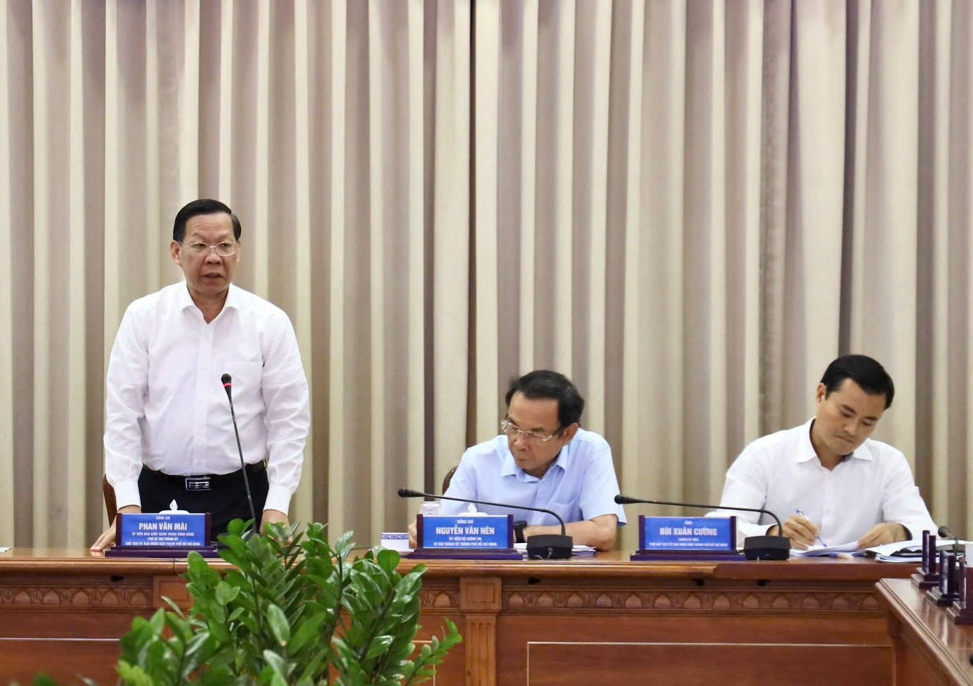 Chủ tịch UBND TPHCM Phan Văn Mãi phát biểu tại phiên họp. Ảnh: TTBC