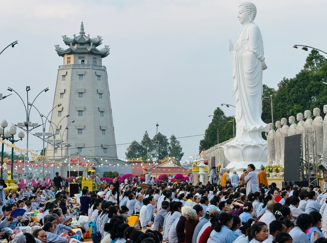 Theo thông lệ của Phật giáo, đản sinh là một trong 3 ngày vía Đức Quán Thế Âm Bồ tát, bên cạnh ngày Thành đạo 16/9 và ngày Xuất gia 19/9 Âm lịch. Đây là dịp để tăng, ni, phật tử tưởng nhớ và tôn vinh công đức vĩ đại của Bồ tát Quán Thế Âm - hiện thân của lòng từ bi cứu khổ cứu nạn.