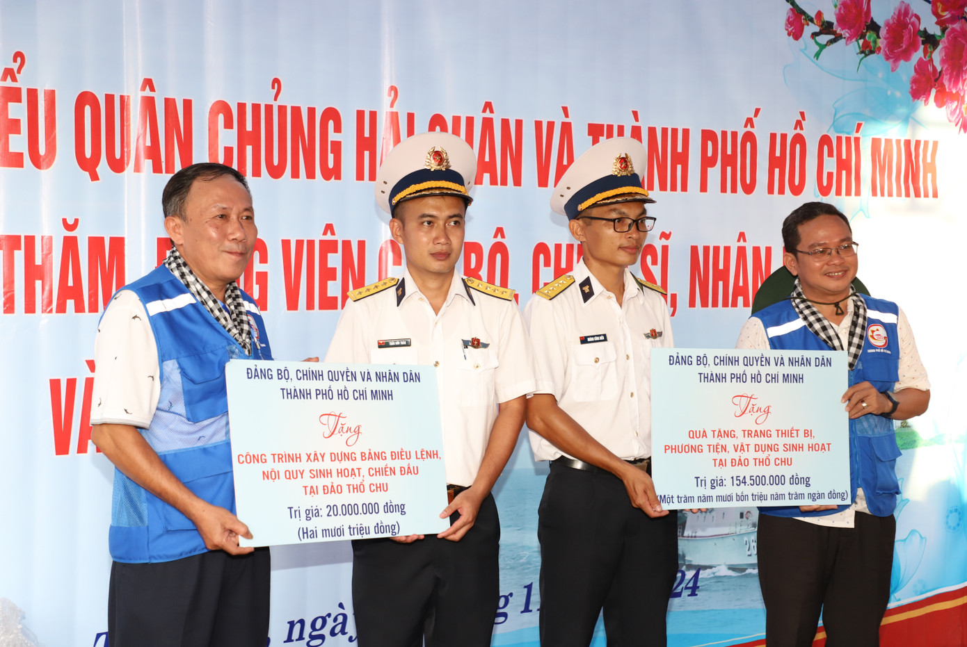 Đảng bộ, chính quyền và nhân dân TPHCM trao gửi tình cảm ấm áp đến cán bộ, chiến sĩ và nhân dân trên đảo Thổ Chu.