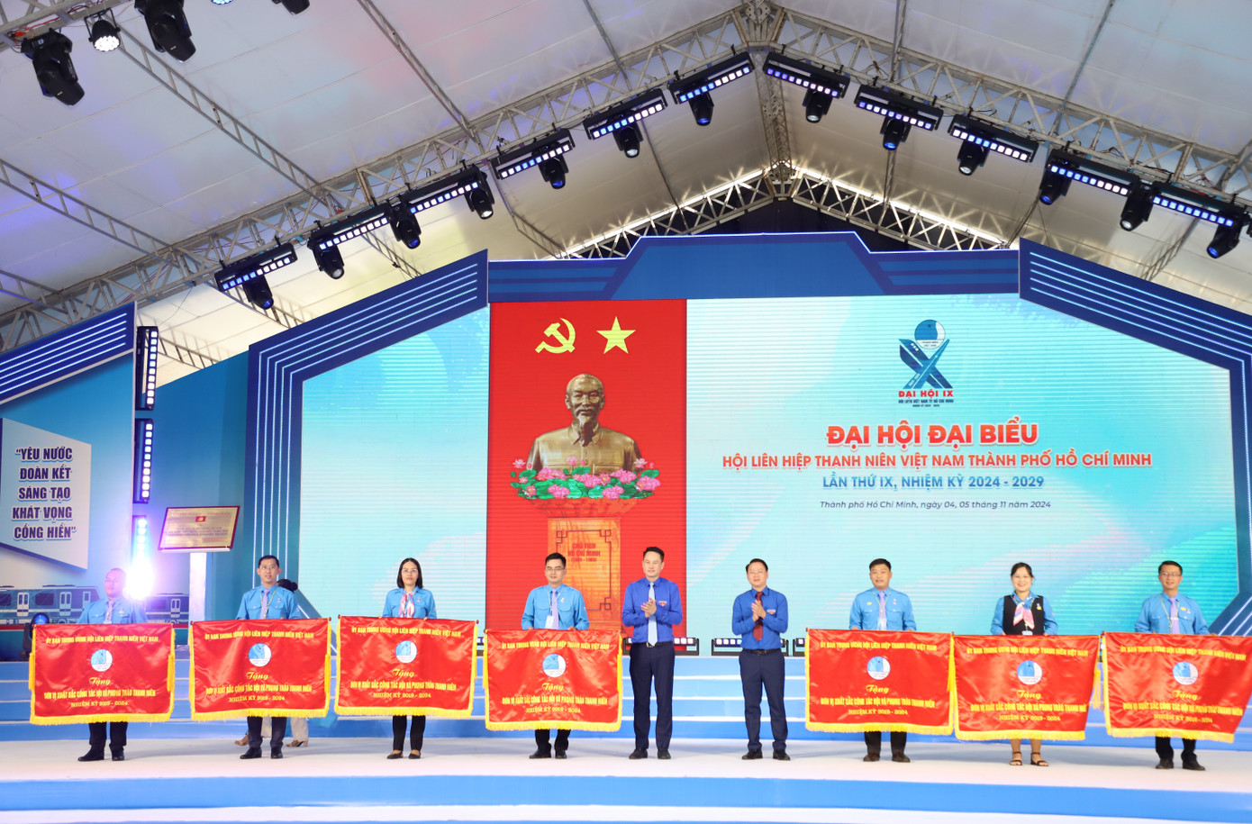 Dịp này, Phó Chủ tịch Trung ương Hội LHTN Việt Nam Nguyễn Kim Quy và Trưởng ban Thanh niên, Công nhân và Đô thị T.Ư Đoàn Trần Hữu tặng Cờ thi đua của T.Ư Hội cho tập thể Hội LHTN Việt Nam TPHCM vì đã có thành tích xuất sắc trong công tác Hội và phong trào thanh niên nhiệm kỳ 2019 - 2024. Dịp này, Phó Chủ tịch Trung ương Hội LHTN Việt Nam Nguyễn Kim Quy và Trưởng ban Thanh niên, Công nhân và Đô thị T.Ư Đoàn Trần Hữu tặng Cờ thi đua của T.Ư Hội cho tập thể Hội LHTN Việt Nam TPHCM vì đã có thành tích xuất sắc trong công tác Hội và phong trào thanh niên nhiệm kỳ 2019 - 2024.