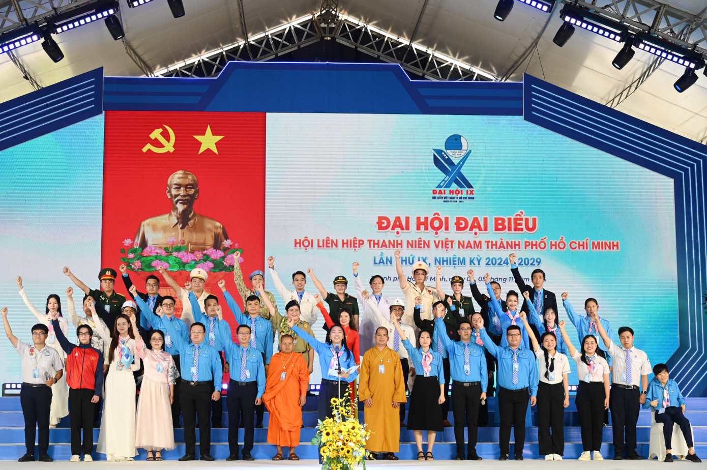 Thay mặt các đại biểu về dự ngày hội lớn của thanh niên TPHCM, vận động viên đội bóng đá nữ quốc gia Huỳnh Như đọc thông điệp Đại hội gửi đến hội viên, thanh niên và các tổ chức thanh niên trên địa bàn thành phố. Ảnh: Quốc Thanh