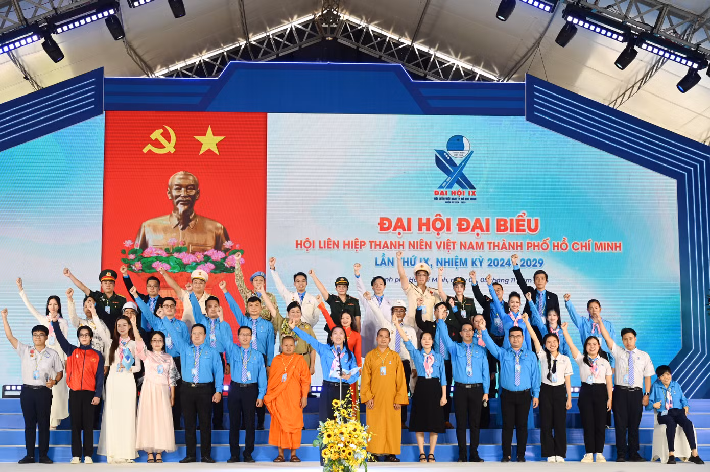 Thay mặt các đại biểu về dự ngày hội lớn của thanh niên TPHCM, vận động viên đội bóng đá nữ quốc gia Huỳnh Như đọc thông điệp Đại hội gửi đến hội viên, thanh niên và các tổ chức thanh niên trên địa bàn thành phố. Ảnh: Quốc Thanh