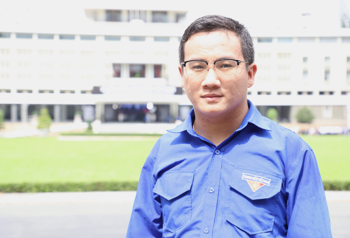 Anh Lê Bá Hưng trong buổi viếng Tổng Bí thư Nguyễn Phú Trọng tại Hội trường Thống Nhất. Anh Lê Bá Hưng trong buổi viếng Tổng Bí thư Nguyễn Phú Trọng tại Hội trường Thống Nhất.