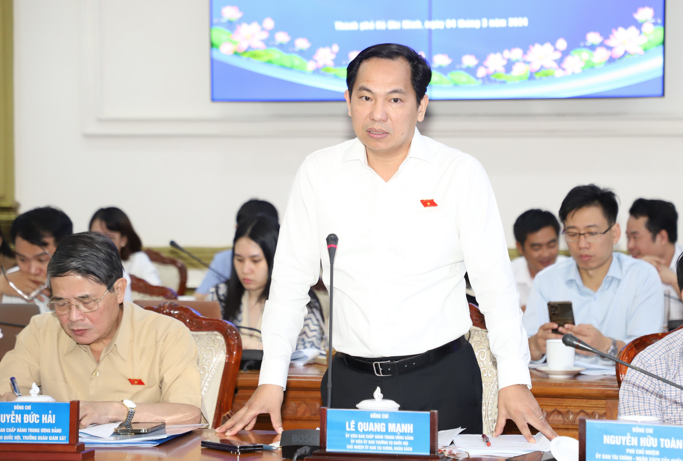 Ông Lê Quang Mạnh, Chủ nhiệm Ủy ban Tài chính - Ngân sách của Quốc hội, trao đổi tại buổi giám sát. Ảnh: Ngô Tùng Ông Lê Quang Mạnh, Chủ nhiệm Ủy ban Tài chính - Ngân sách của Quốc hội, trao đổi tại buổi giám sát. Ảnh: Ngô Tùng