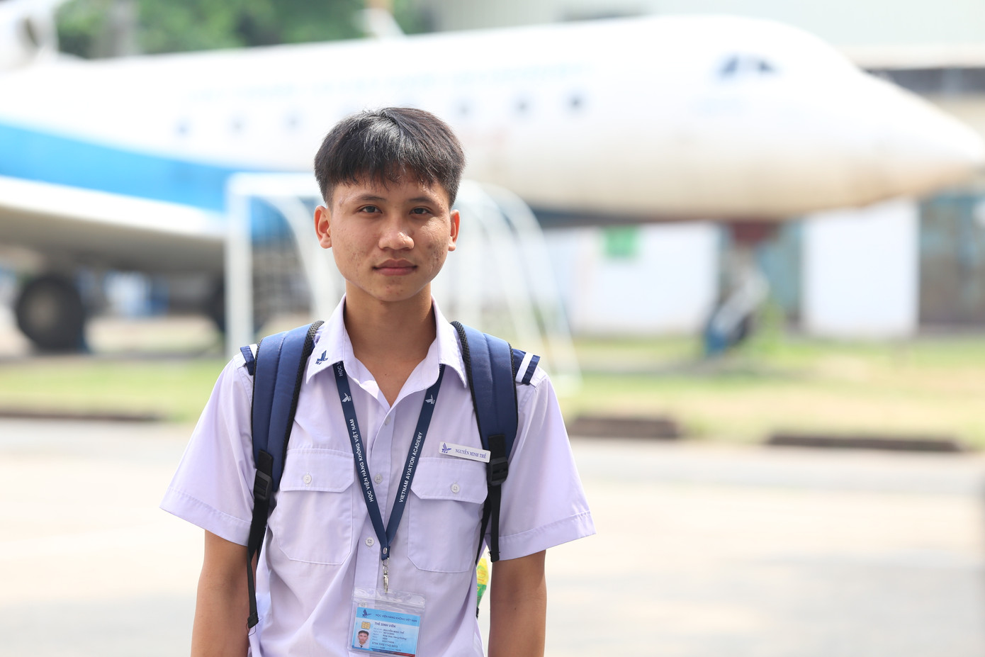 “Những năm tới, đất nước chúng ta sẽ hình thành sân bay Long Thành, sẽ cần nhân lực và em tin mình có cơ hội làm việc ở đây”, chàng trai gen Z chia sẻ và cho biết khi có bằng IELTS đủ tiêu chuẩn, cậu sẽ xin vào sân bay làm việc để tích lũy kinh nghiệm. Hiện nay, ngoài trau dồi tiếng Anh, Thể còn dự định học thêm tiếng Pháp vì bản thân yêu thích ngoại ngữ này, đồng thời cũng tạo thêm điều kiện thuận lợi cho công việc trong tương lai. Ảnh: Ngô Tùng