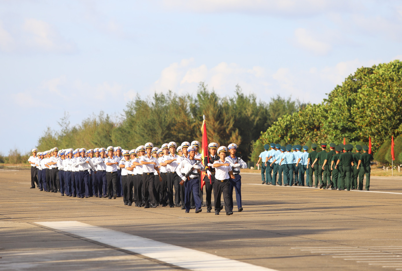 Buổi lễ diễn ra trong không khí cả nước hướng về chào mừng 49 năm Ngày Giải phóng miền Nam, thống nhất đất nước (30/4/1975 – 30/4/2024); 70 năm Chiến thắng Điện Biên Phủ (7/5/1954 – 7/5/2024).