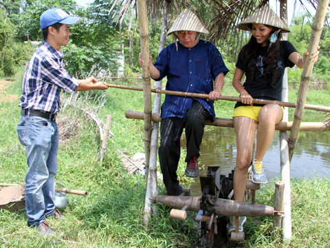 Và tham gia những hoạt động dân giã