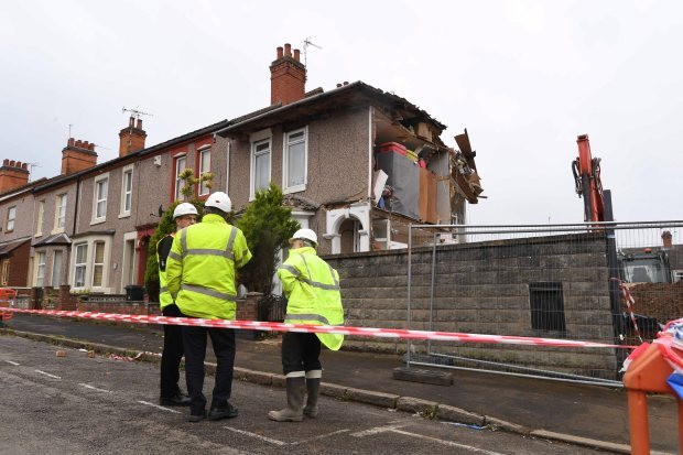 Sau tiếng động lớn như bom, nửa ngôi nhà bỗng chốc đổ sập ảnh 3