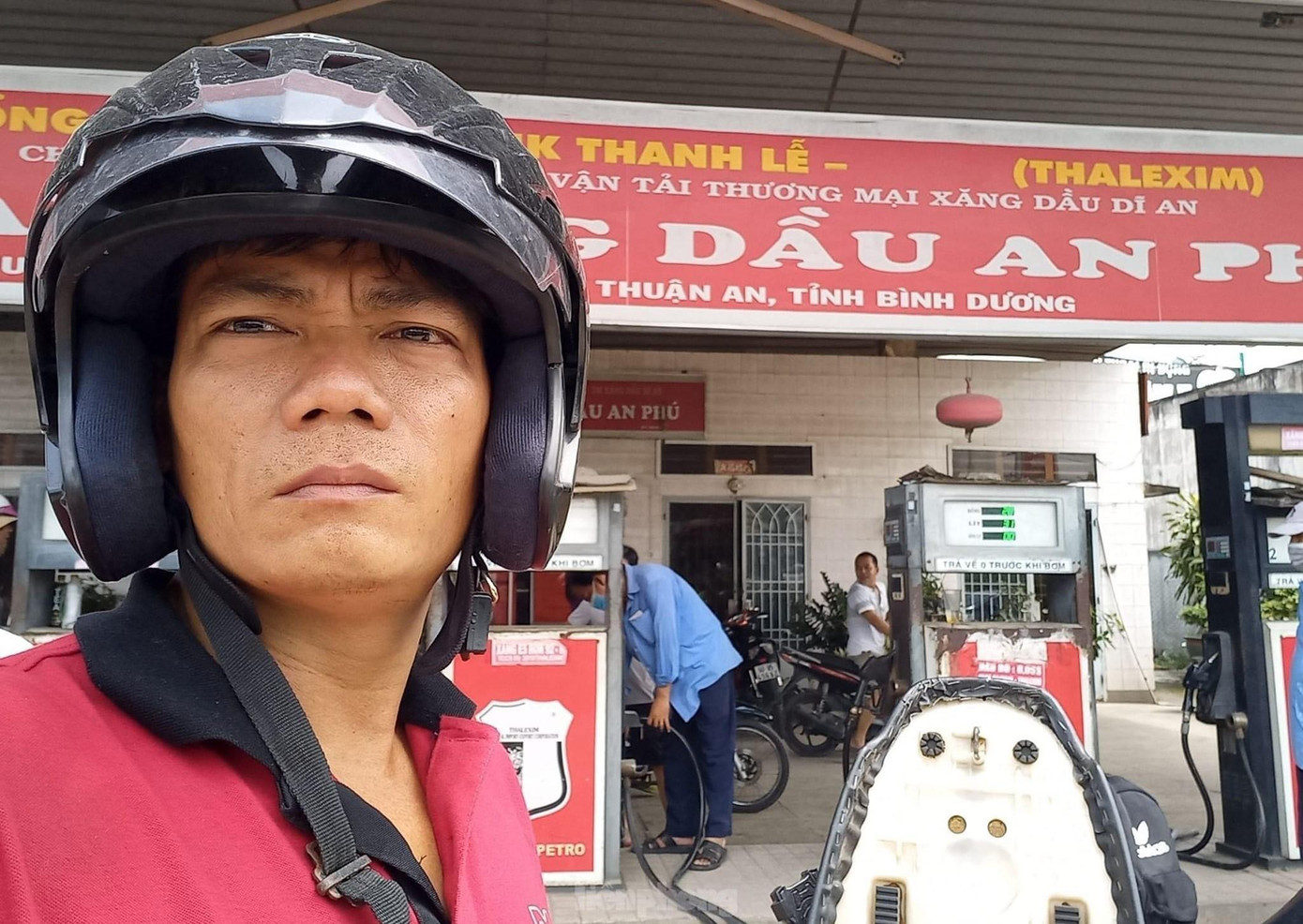 Anh Lê Anh Hựu cho biết, sau khi chờ 20 phút thì anh nhận được thông báo hết xăng từ cửa hàng.