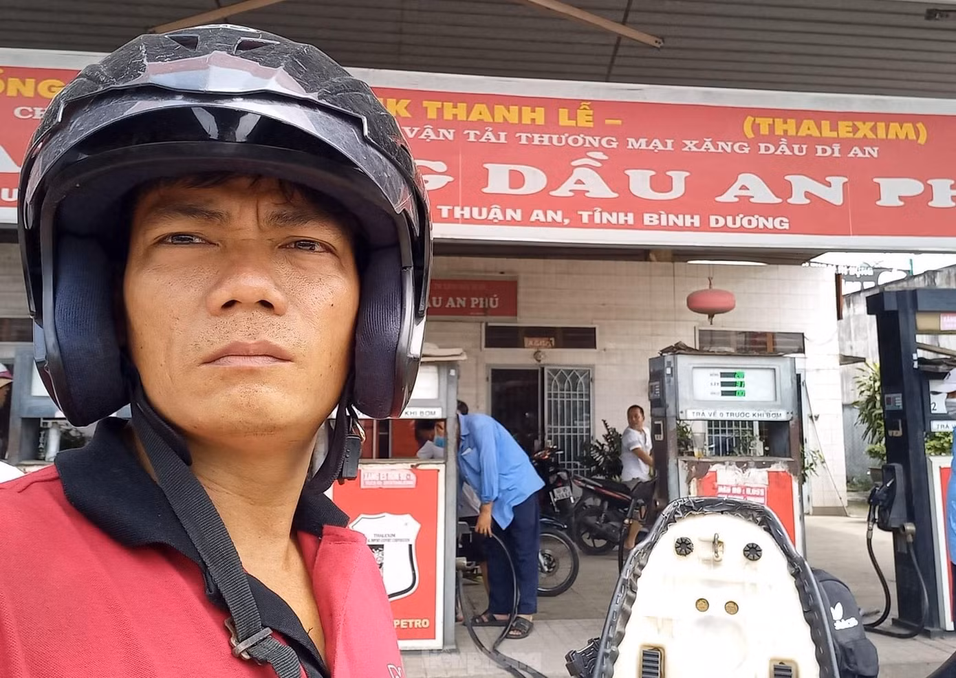 Anh Lê Anh Hựu cho biết, sau khi chờ 20 phút thì anh nhận được thông báo hết xăng từ cửa hàng.